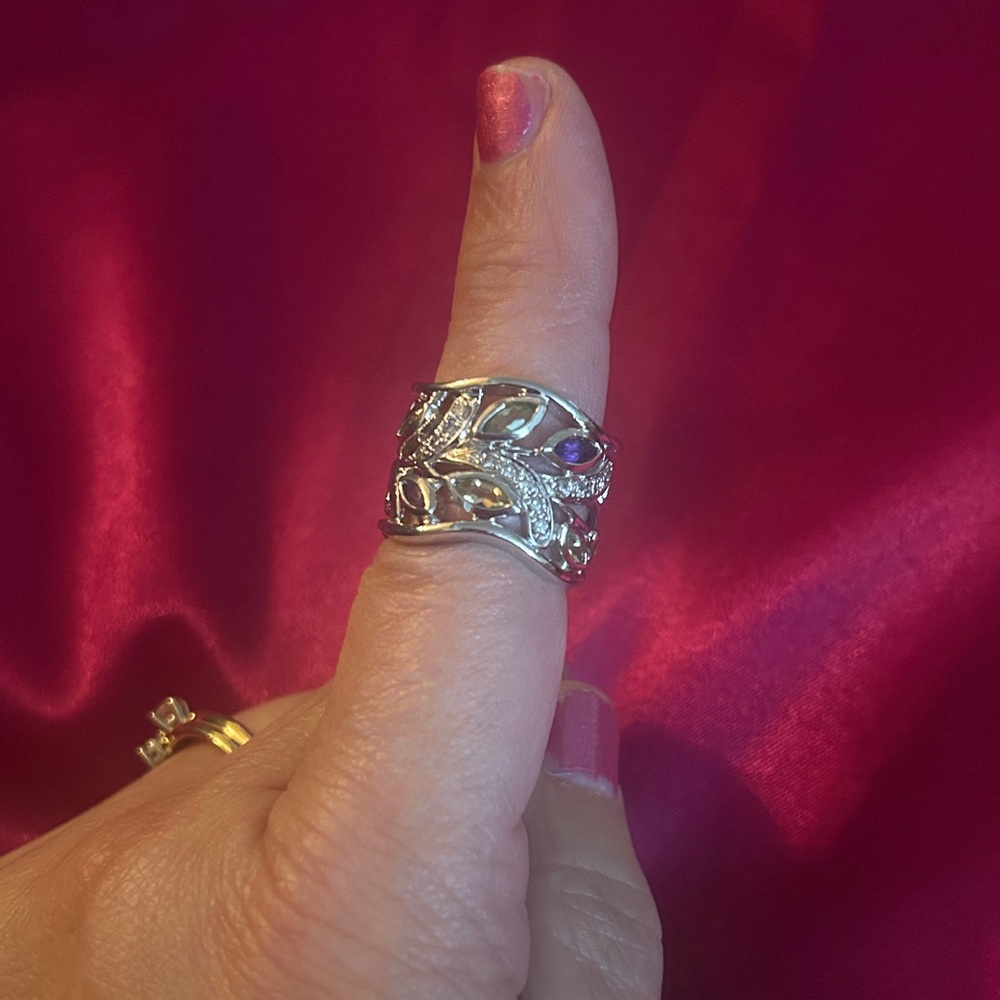 Size 5 Silver Ring with Vines and Crystal Leaves